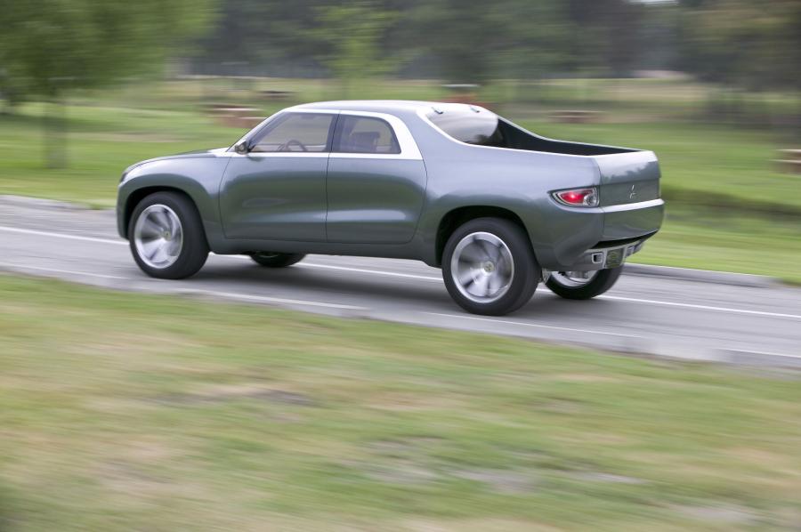  Mitsubishi Sport Truck Concept 2004 года  (фото 7 из 34)